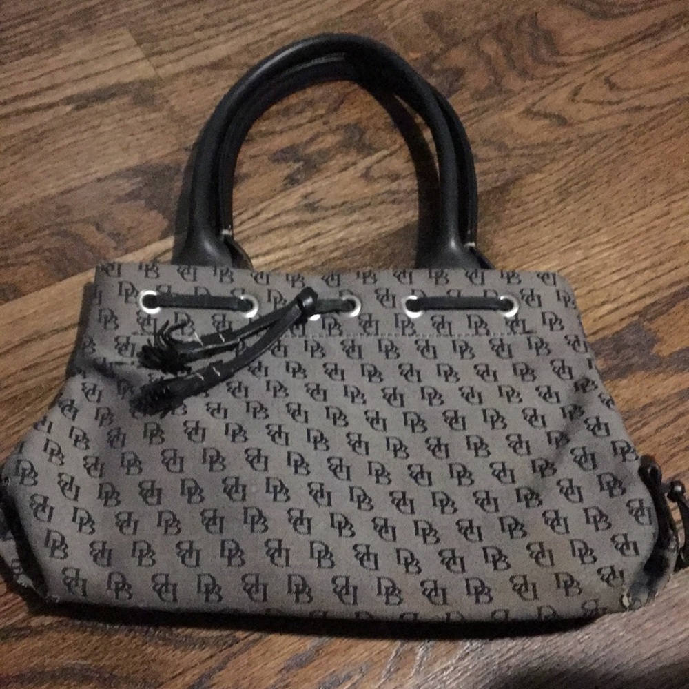 A Gucci pusre